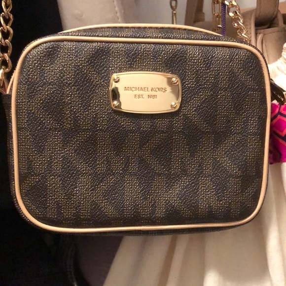 Michael Kors Handbags - Michael Kors crossbody purse. UEC.